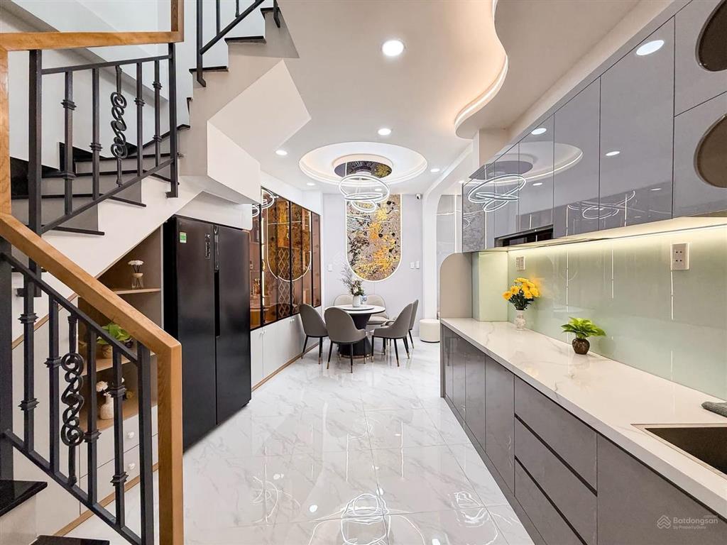 Nhà mới 50m2 3 tầng có sân thượng, 6,2 tỷ