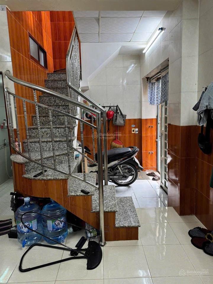 Bán nhà đối diện vạn phúc 2,95 tỷ sổ riêng