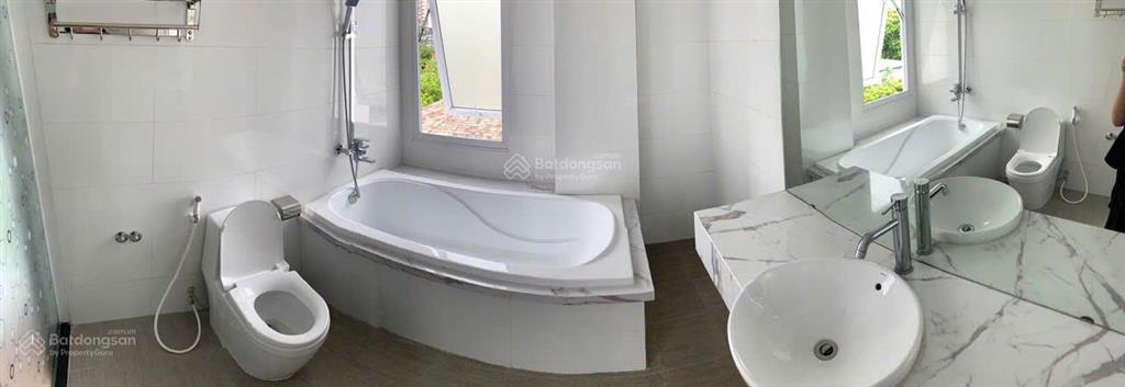Chính chủ cho thuê ccmn vip full đồ, thang máy, trung tâm yên hòa.