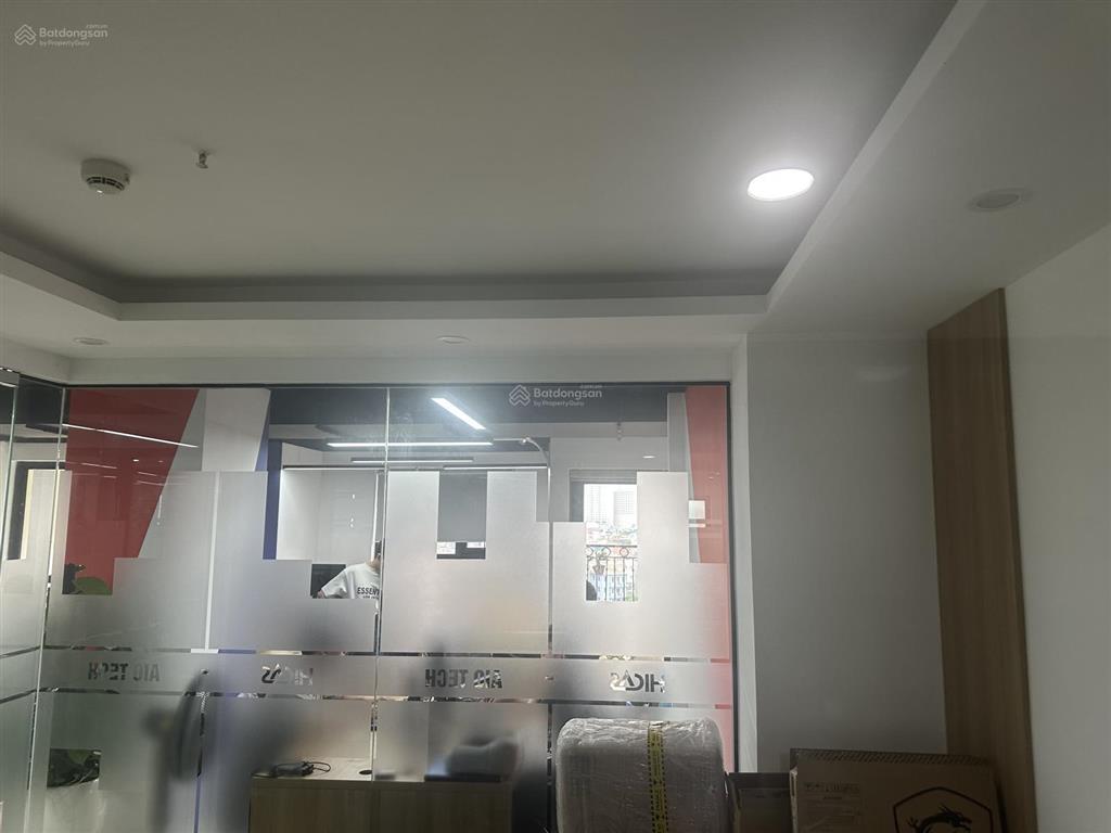 Bán ngay sàn văn phòng 1000m2 nguyên tầng dòng tiền cho thuê hấp dẫn, sổ đỏ chính chủ