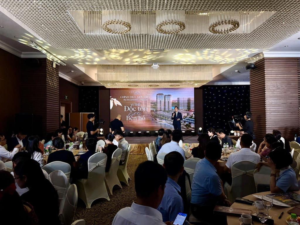 Cần bán căn shop đặc biệt một trong số ít của dự án mặt đường 21m view hồ giá siêu rẻ ko chênh