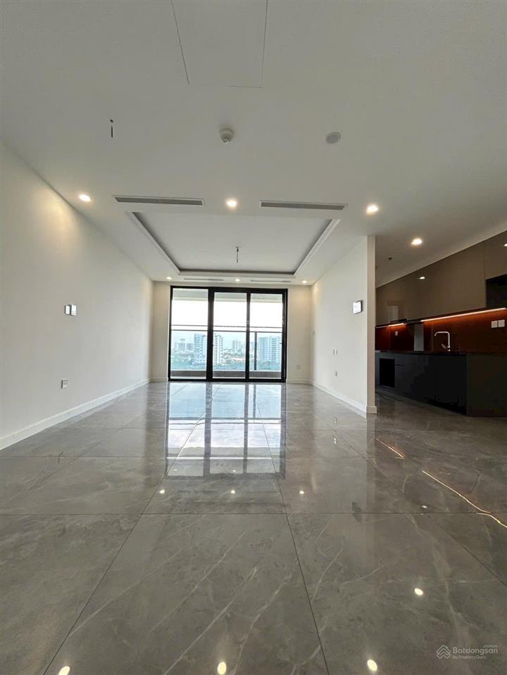 Cho thuê chung cư noble crystal giá siêu tốt, căn góc full kính, 17tr bao phí quản lý view sông