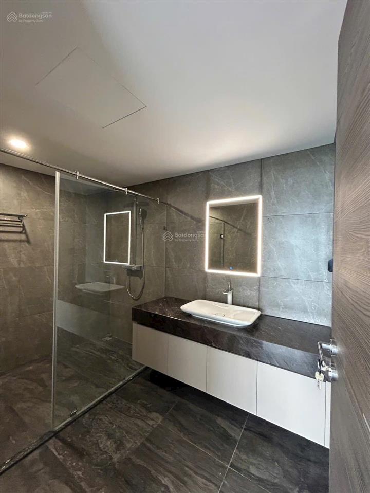 Cho thuê chung cư noble crystal giá siêu tốt, căn góc full kính, 17tr bao phí quản lý view sông