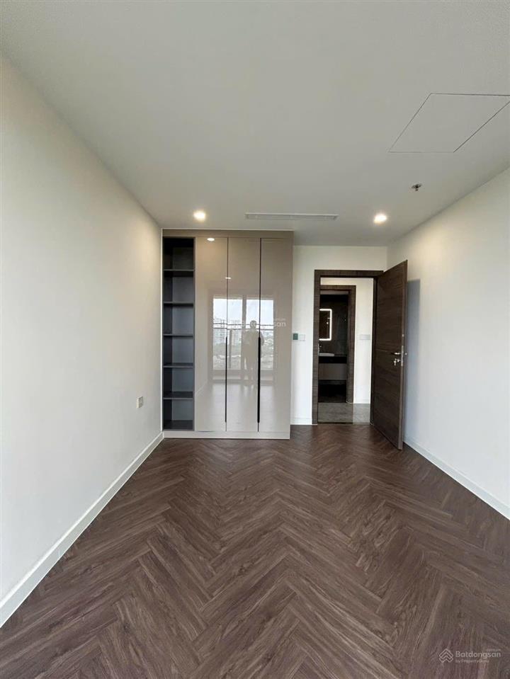 Cho thuê chung cư noble crystal giá siêu tốt, căn góc full kính, 17tr bao phí quản lý view sông