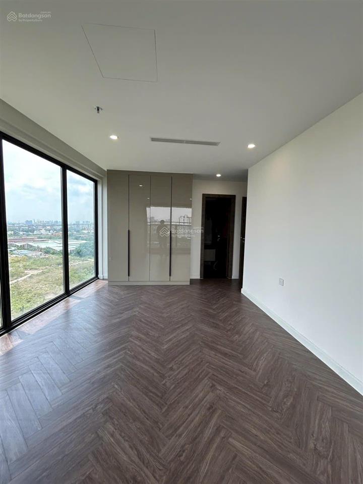 Cho thuê chung cư noble crystal giá siêu tốt, căn góc full kính, 17tr bao phí quản lý view sông