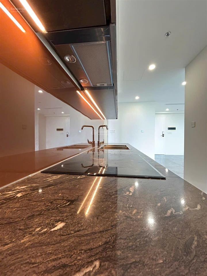 Cho thuê chung cư noble crystal giá siêu tốt, căn góc full kính, 17tr bao phí quản lý view sông