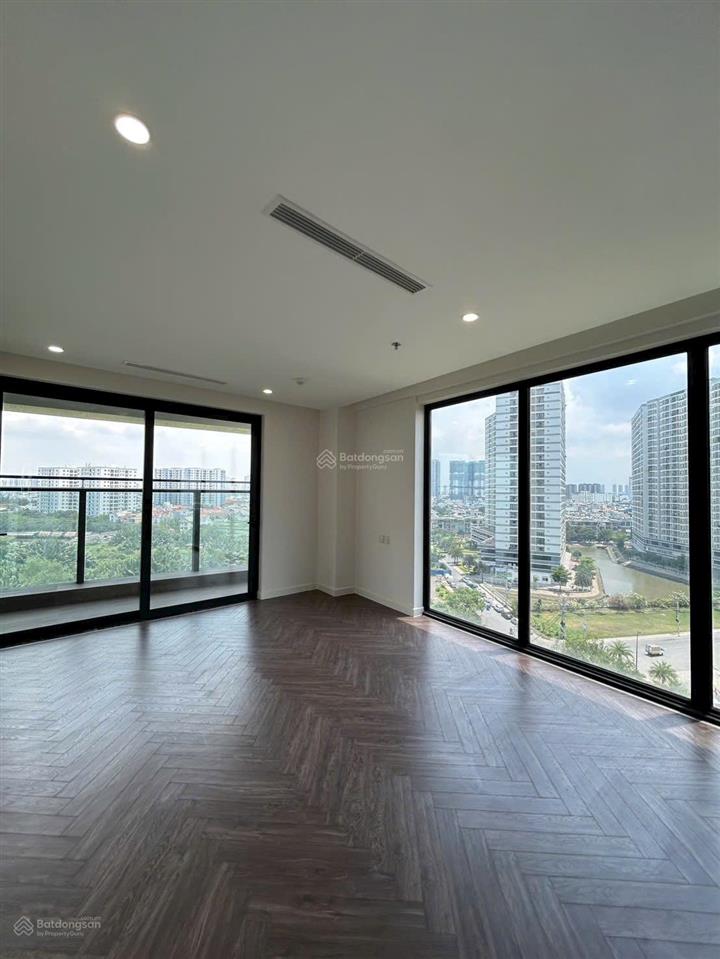 Cho thuê chung cư noble crystal giá siêu tốt, căn góc full kính, 17tr bao phí quản lý view sông