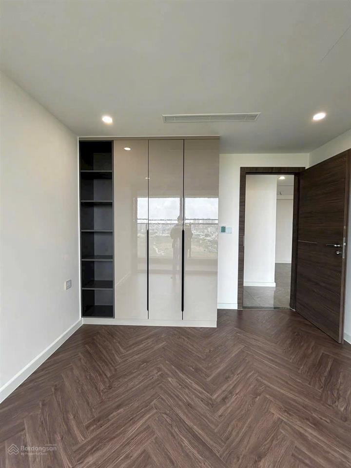 Cho thuê 2pn + 1 kho noble giá siêu tốt chỉ 16tr free phí quản lý đến 2028