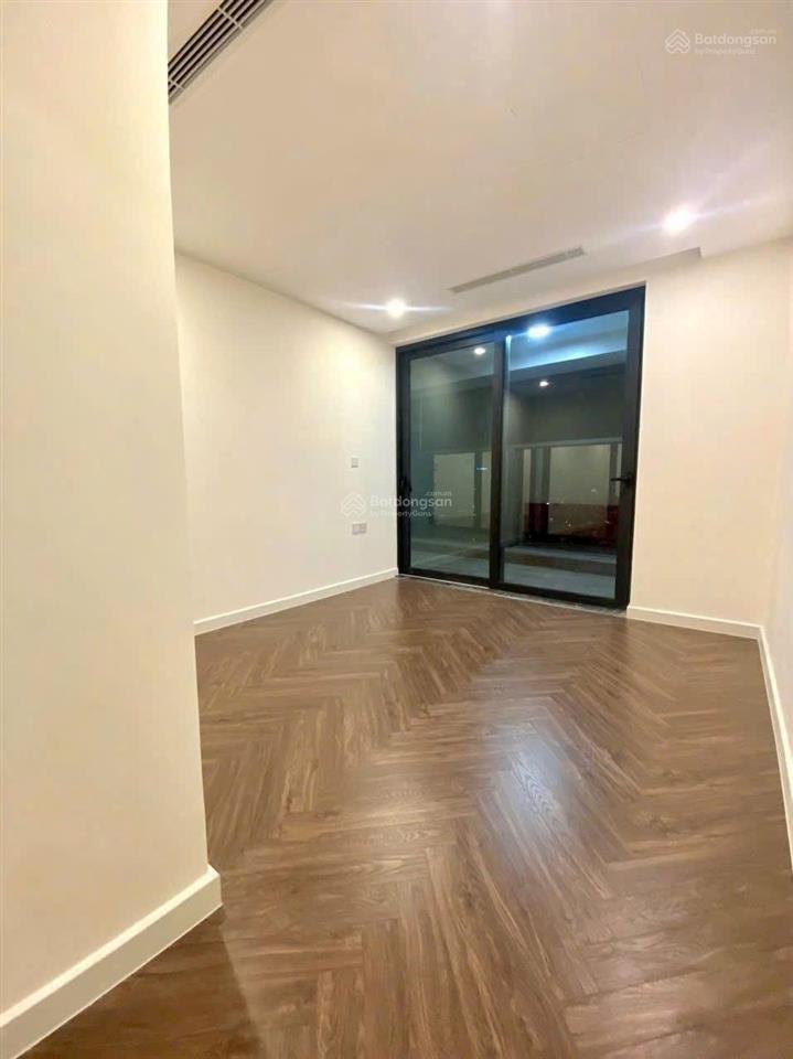 Cho thuê cc 125m2 tại noble crystal riverside, giá tốt 15 triệu, free phí quản lý