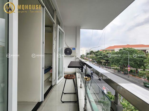 Căn hộ dịch vụ 2 phòng ngủ ban công  cửa sổ, ngay luỹ bán bích, full nội thất, thang máy