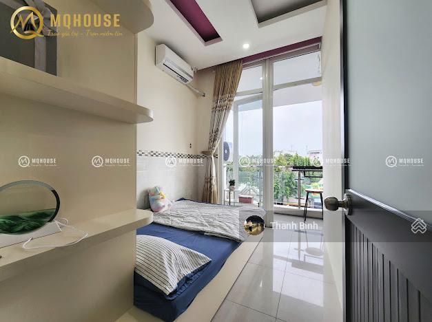 Căn hộ dịch vụ 2 phòng ngủ ban công  cửa sổ, ngay luỹ bán bích, full nội thất, thang máy