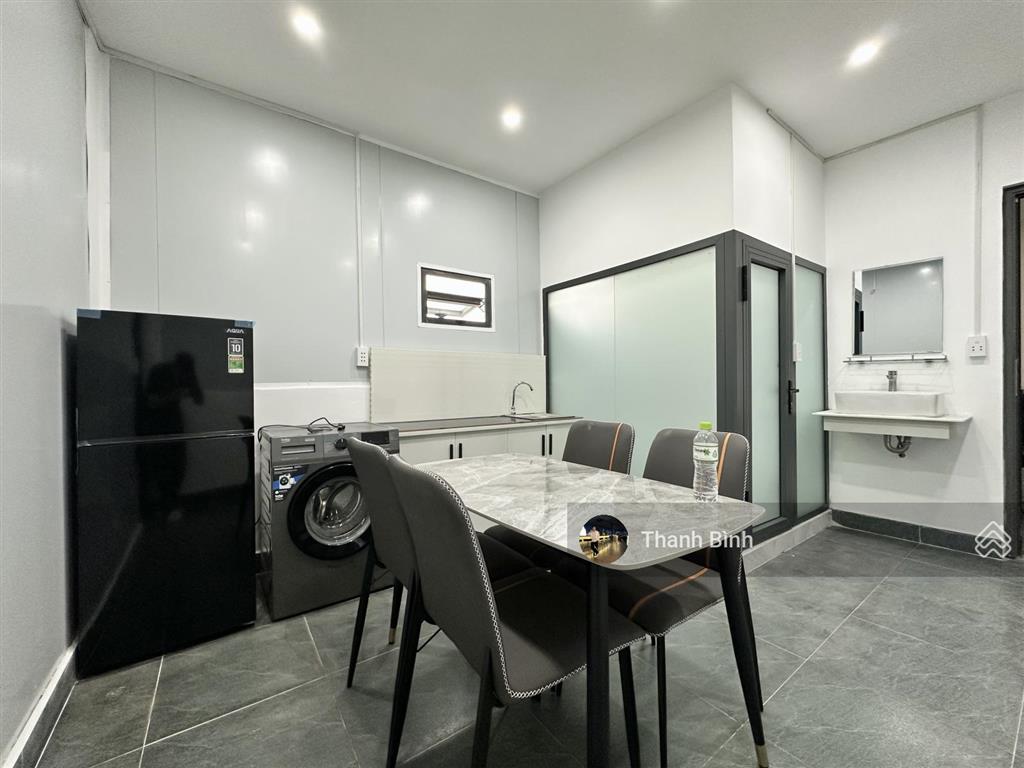 1 phòng ngủ 70m2  có sân thượng riêng  máy giặt riêng, tách bếp ngay q11  gần đầm sen, âu cơ