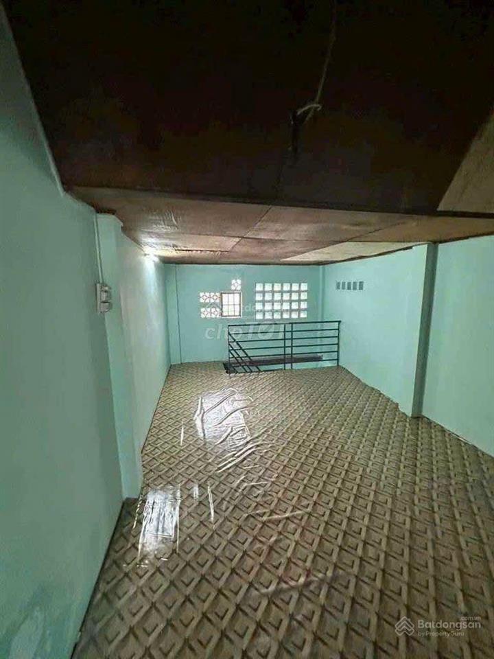 Cho thuê nhà 1 lầu hẻm xe hơi gần chợ xóm mới lê đức thọ giá 6tr
