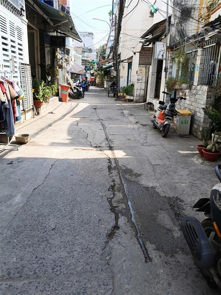 Bán nhà 2 tầng hxh huỳnh tấn phát, quận 7 chỉ nhỉnh 7 tỷ, 100m2, 8pn, 8wc, giá tốt thu 300 tr/năm