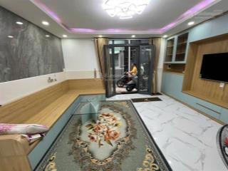 Bán nhà đẹp 2 tầng ở ngay tại chuyên dùng 9, quận 7, nhỉnh 3 tỷ, 46m2, 2pn, 3wc hiếm, sổ hồng riêng