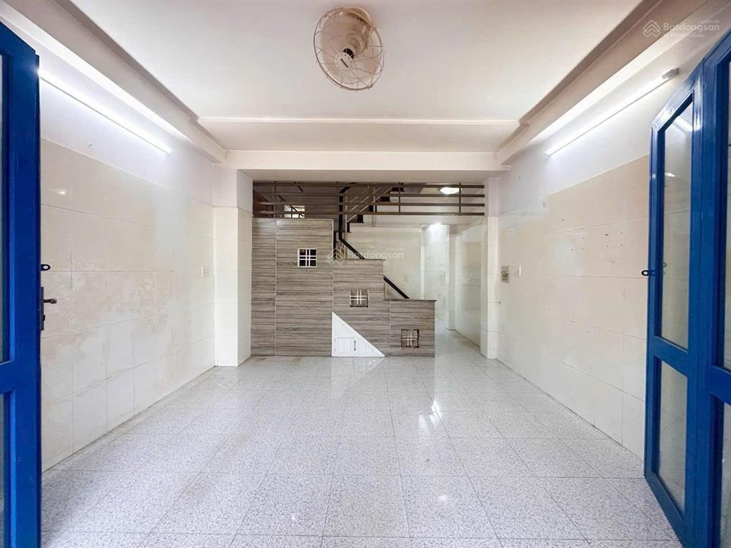 Bán nhà riêng 3 tầng ở ngay hẻm ô tô huỳnh tấn phát, tt nhà bè, tp hcm, chỉ nhỉnh 3 tỷ, 60m2 đất