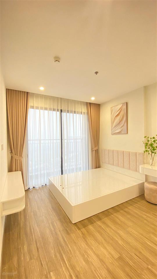 Chính chủ cần tiền bán cắt lỗ căn 2pn+ tầng trung full đồ sẵn sổ. giá 4.5 tỷ bao phí