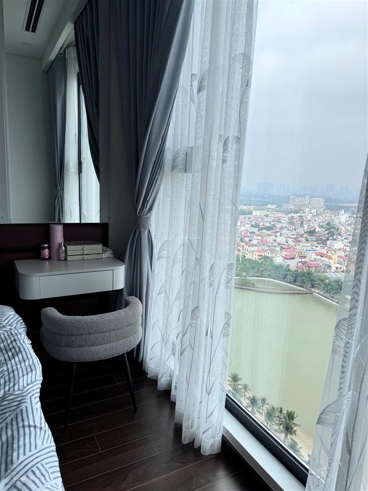 Tôi chính chủ bán gấp căn đập thông 110m view hồ, tầng trung. giá 10.5 tỷ