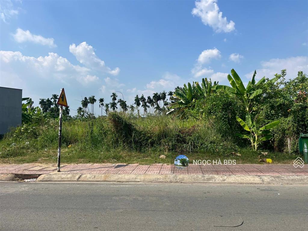 Cần tiền bán đất gần nhà thờ chợ búng 100m², mt đường nhựa 22m sổ sẵn
