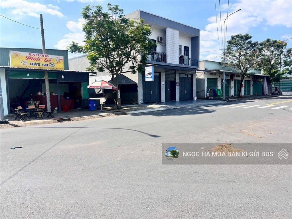 Siêu phẩm đất trục kinh doanh d8 ngay vsip 2 100m2 giá chỉ 1 tỷ 650 sát kcn, sẵn sổ đường nhựa