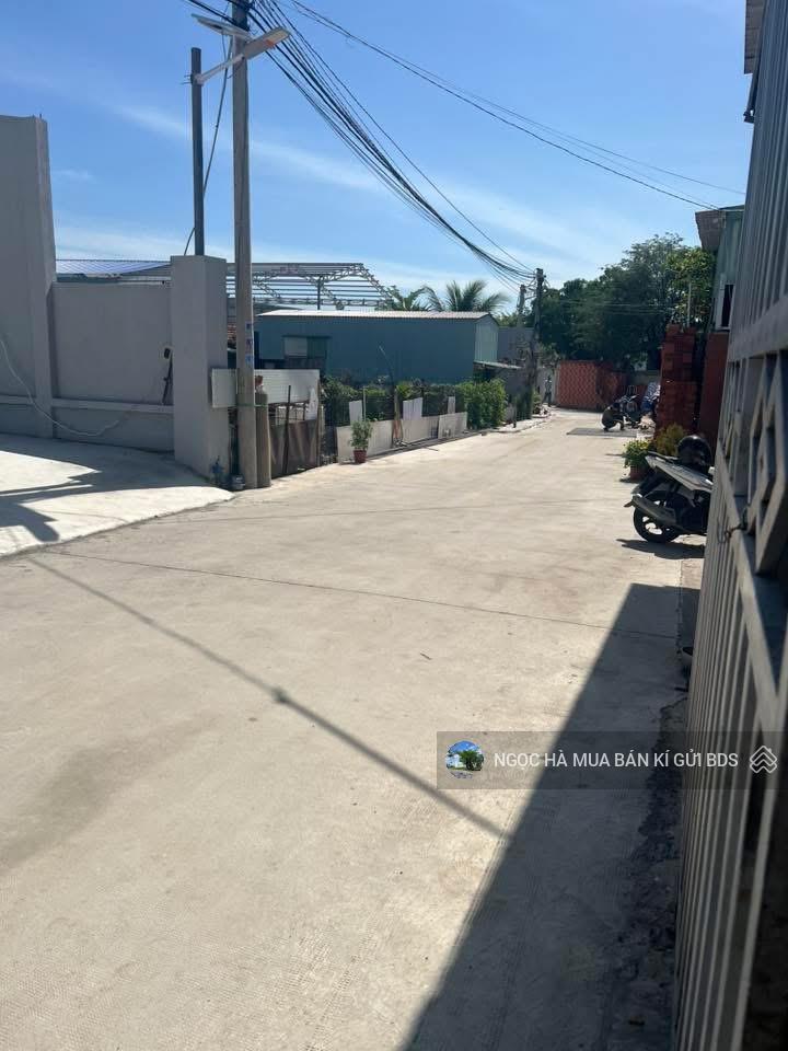 Cần bán lô 560m2 giá 1 tỷ 4 đang cho thuê xưởng 12tr sát công ty lớn và cụm kcn nam tân uyên, shr