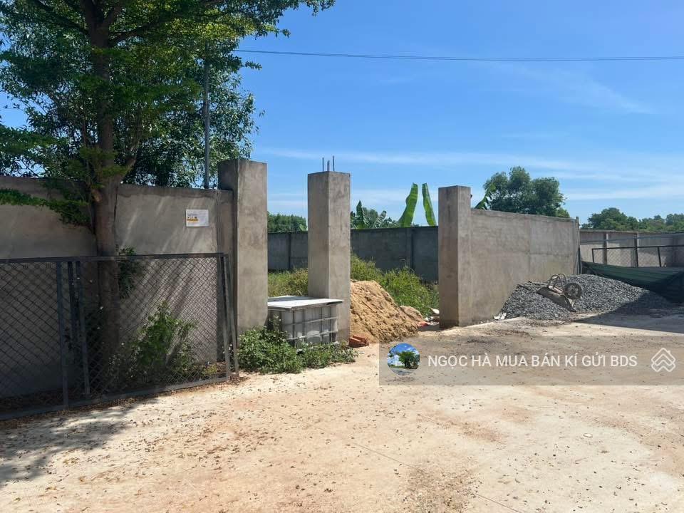 Cần bán lô 560m2 giá 1 tỷ 4 đang cho thuê xưởng 12tr sát công ty lớn và cụm kcn nam tân uyên, shr