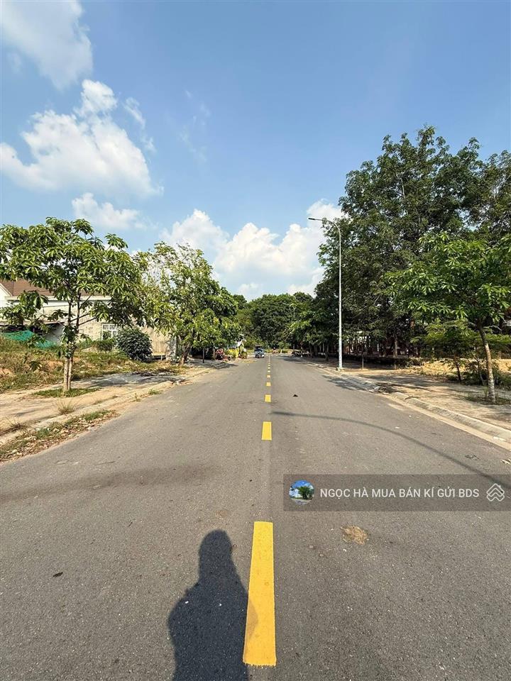 Cần bán lô đường kdc ngay kcn vsip 2 150m2 mt đường nhựa 8m, xây dựng tự do, shr