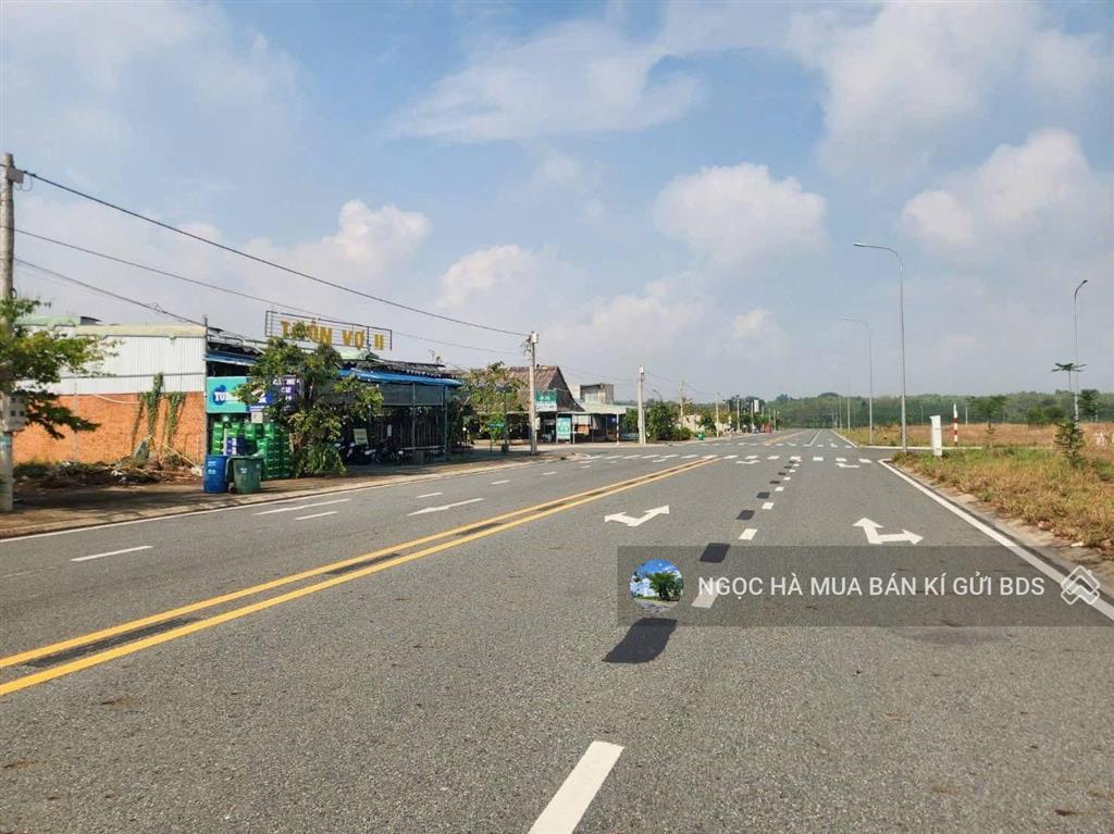 Bán đất cho thuê 300m2 ngay kcn vsip 2a mở rộng giá 1 tỷ 290, cho thuê 10tr/th, shr đường thông