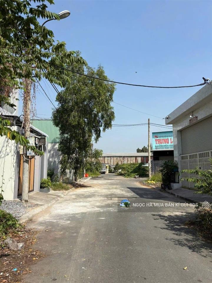 Sở hữu đất 80m2 full tc gần kcn lê minh xuân shr đường nhựa 12m có vỉa hè