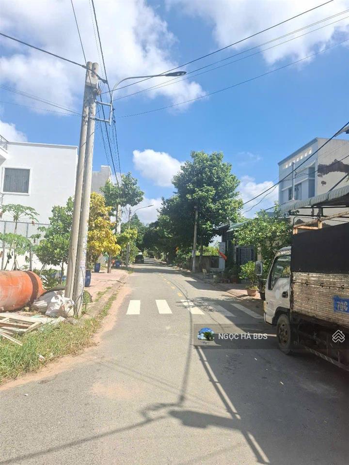 Chủ ngộp đất 65m2 giá 1 tỷ 650 ngay ngã 4 chiêu liêu, đường 12m có vỉa hè, gần chợ thông dụng, shr