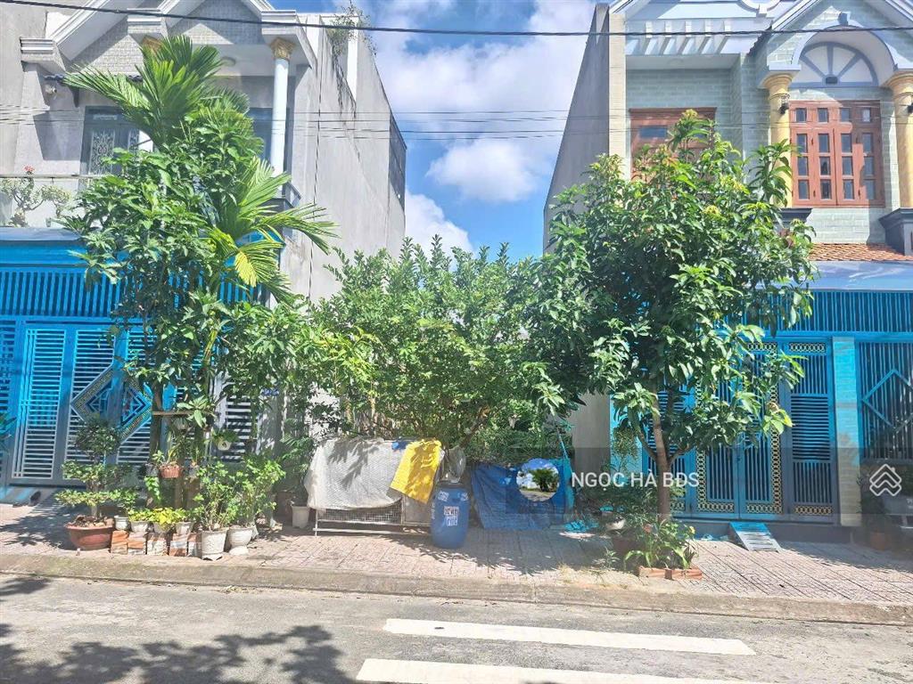Chủ ngộp đất 65m2 giá 1 tỷ 650 ngay ngã 4 chiêu liêu, đường 12m có vỉa hè, gần chợ thông dụng, shr