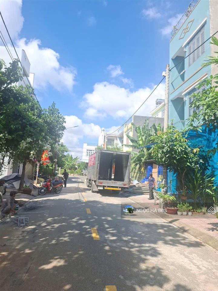 Chủ ngộp đất 65m2 giá 1 tỷ 650 ngay ngã 4 chiêu liêu, đường 12m có vỉa hè, gần chợ thông dụng, shr