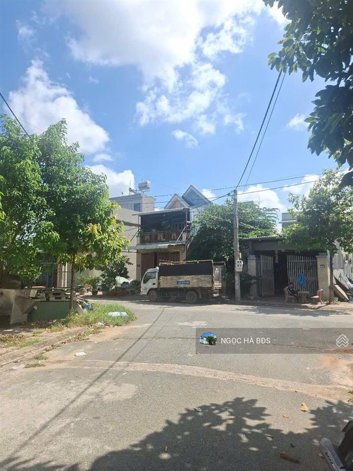 Chủ ngộp đất 65m2 giá 1 tỷ 650 ngay ngã 4 chiêu liêu, đường 12m có vỉa hè, gần chợ thông dụng, shr
