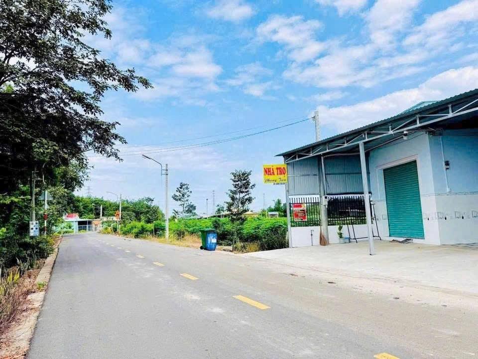 Sở hữu trọ 500m2, gần kcn becamex sẵn 20p trọ, dòng tiền 25tr/th, shr đường kinh doanh