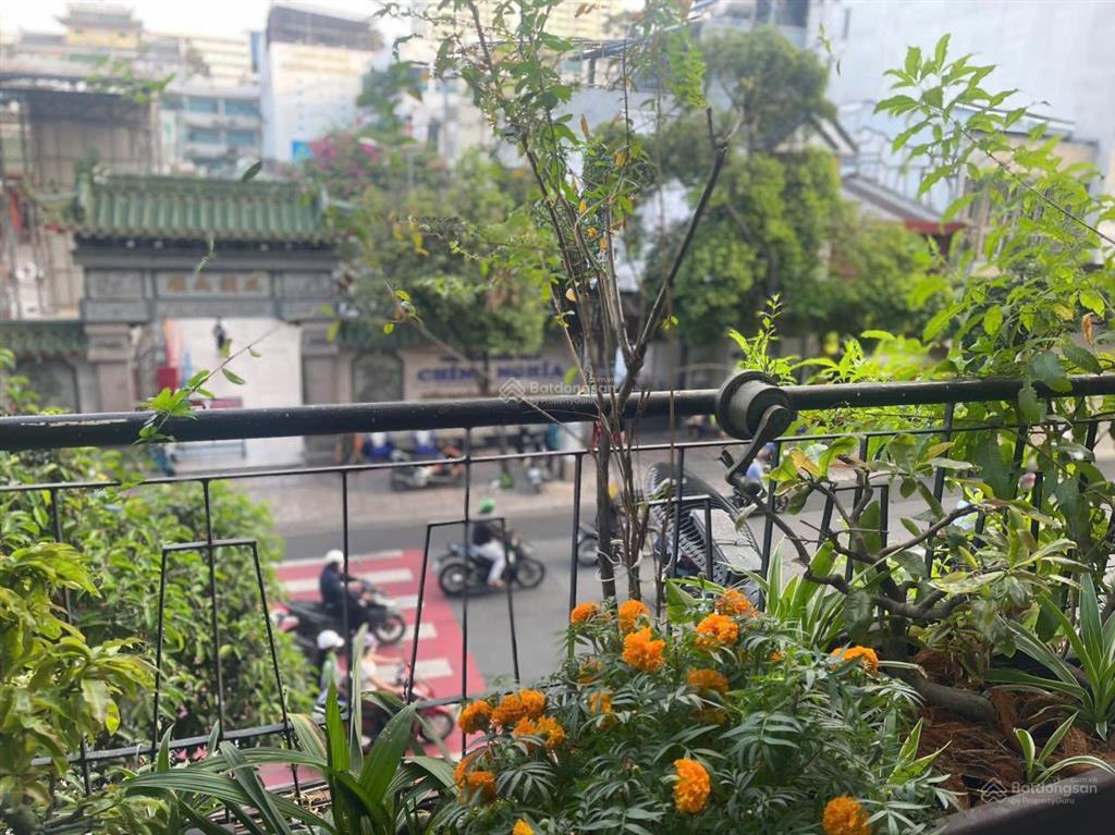 66m2 4tỷ800chung cư lầu 1 nội thất mới ở ngay nguyễn trãi q5