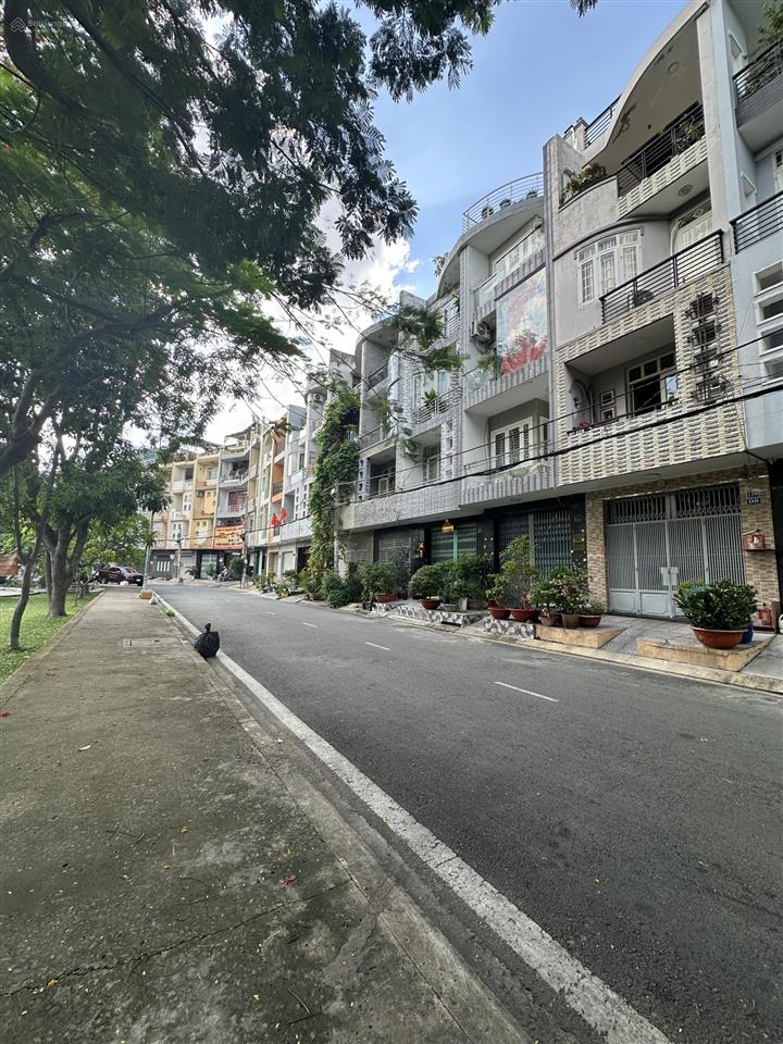 5 tỷ 800  50m²  nhà mới ở ngay nội khu bình phú q6