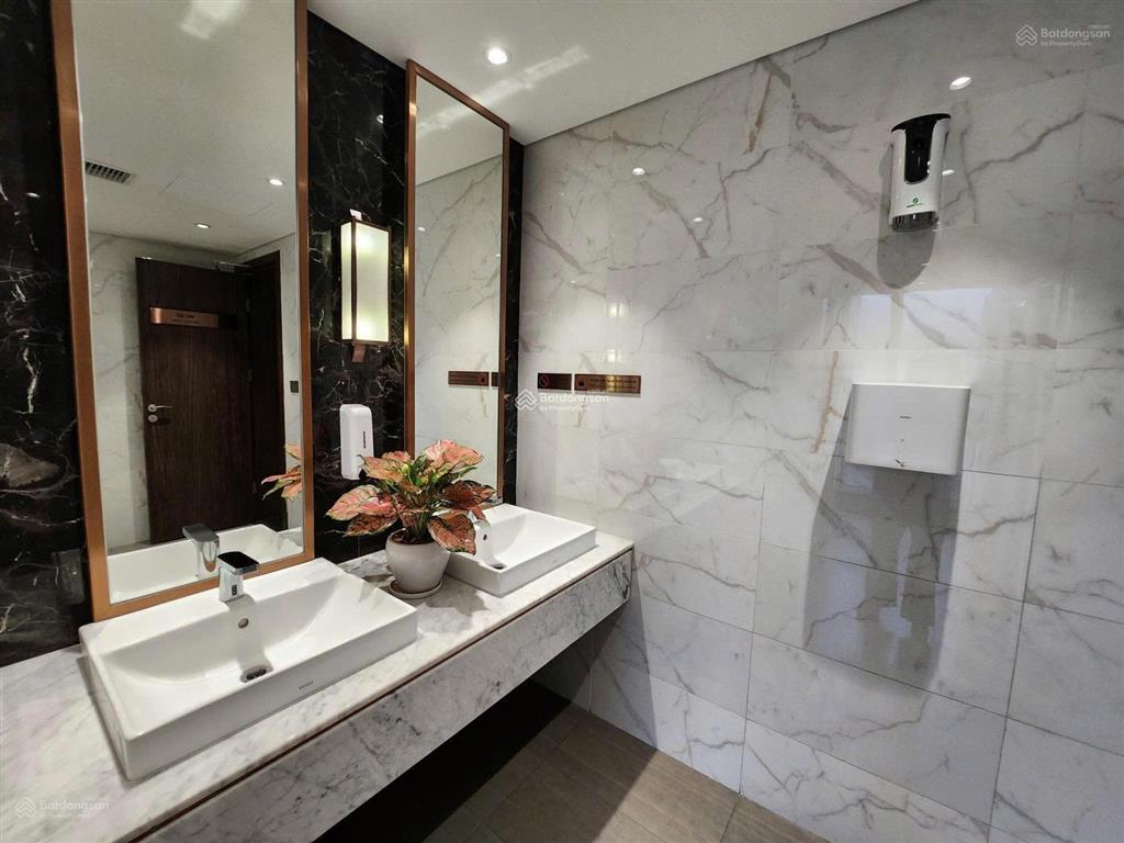 Duy nhất 1 văn phòng đẹp 110m2  25 triệu/tháng phố kim mã, ba đình. tặng 1 tuần setup văn phòng