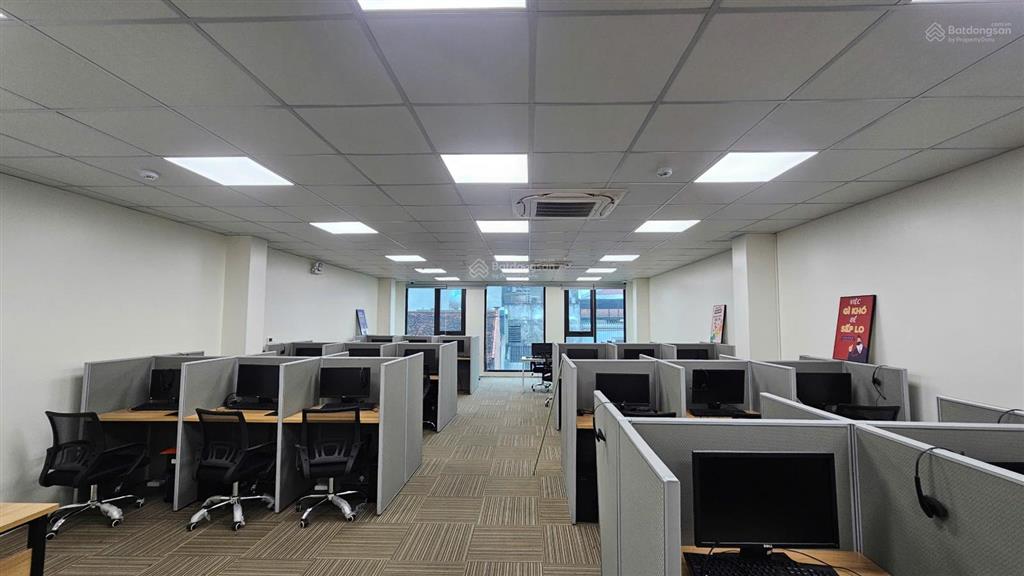 Cho thuê văn phòng mới 100% diện tích 80m2  20 tr/tháng tại phố kim mã, ba đình. free phí dịch vụ