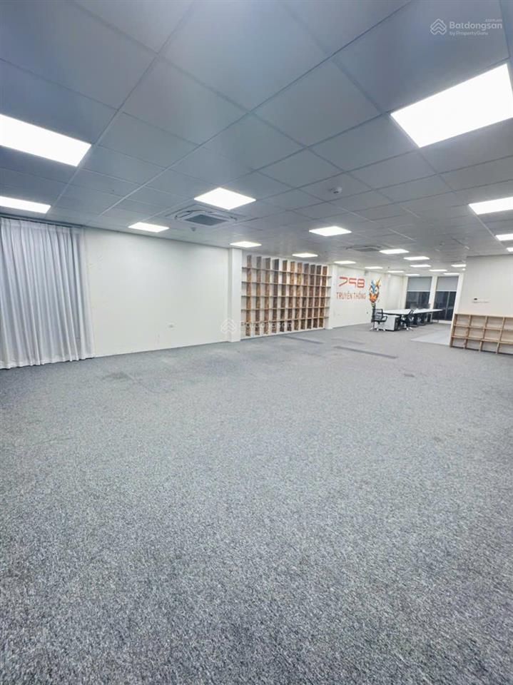 Cho thuê văn phòng mới 100% diện tích 80m2  20 tr/tháng tại phố kim mã, ba đình. free phí dịch vụ