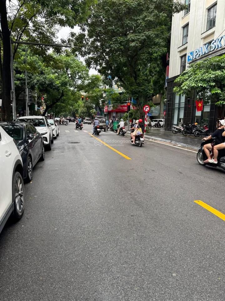 Tòa văn phòng cầu giấy  dịch vụ cao cấp  thang máy vù vù  dòng tiền ổn định  doanh thu cao 1.9
