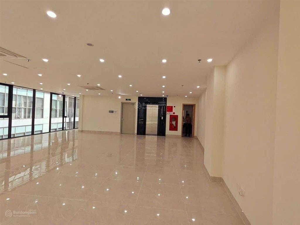 Siêu phẩm tòa văn phòng cầu giấy  2 mặt thoáng thang máy dòng tiền ổn định