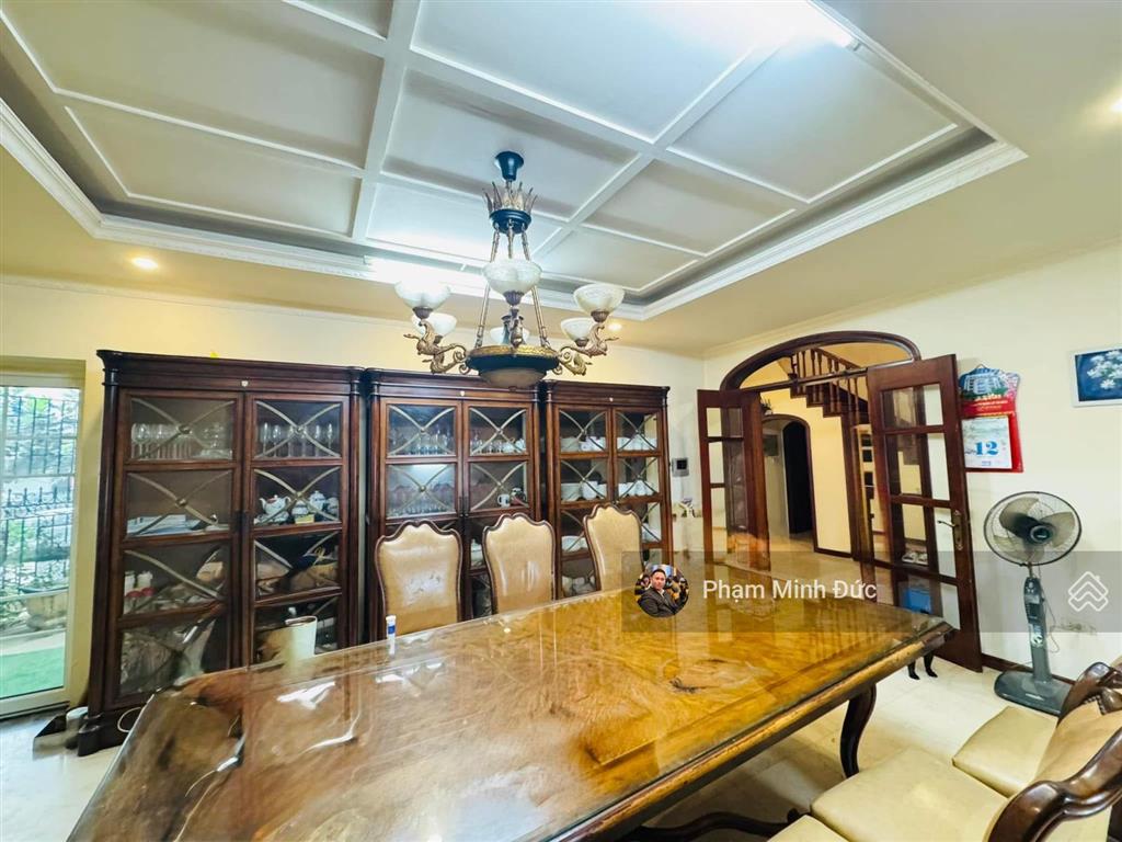Siêu phẩm biệt thự lô góc  hàng hiếm kinh doanh  gần trường học  bệnh viện  siêu thị