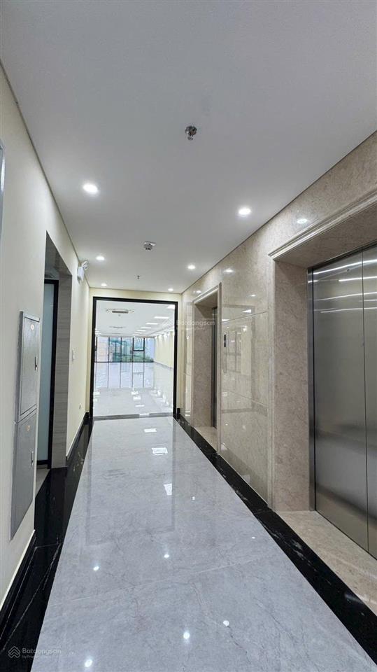 Lô góc  9 tầng thang máy  dòng tiền 2 tỷ trên năm.
