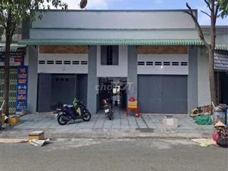 Cần bán gấp dãy trọ 300m2 giá 1ty050 ngay ql13 becamex chơn thành xây 12p thuê full 15tr/th shr