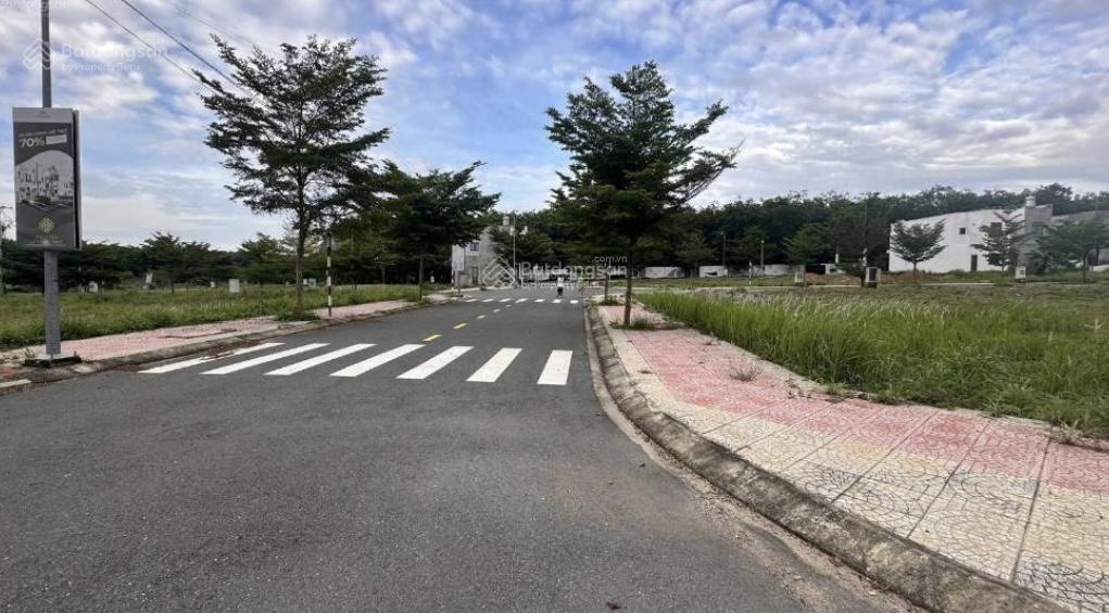 Bán ngợp đất ngay kdc ngay mt nguyễn văn linh dt 300m2 giá 1ty280 sát ql13 khai thác đầu tư