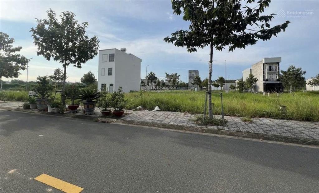 Hot lô đất ngợp ngay khu vsip2a 300m2 sát kcn vsip2a trục dt741 khai thác xây dựng kd