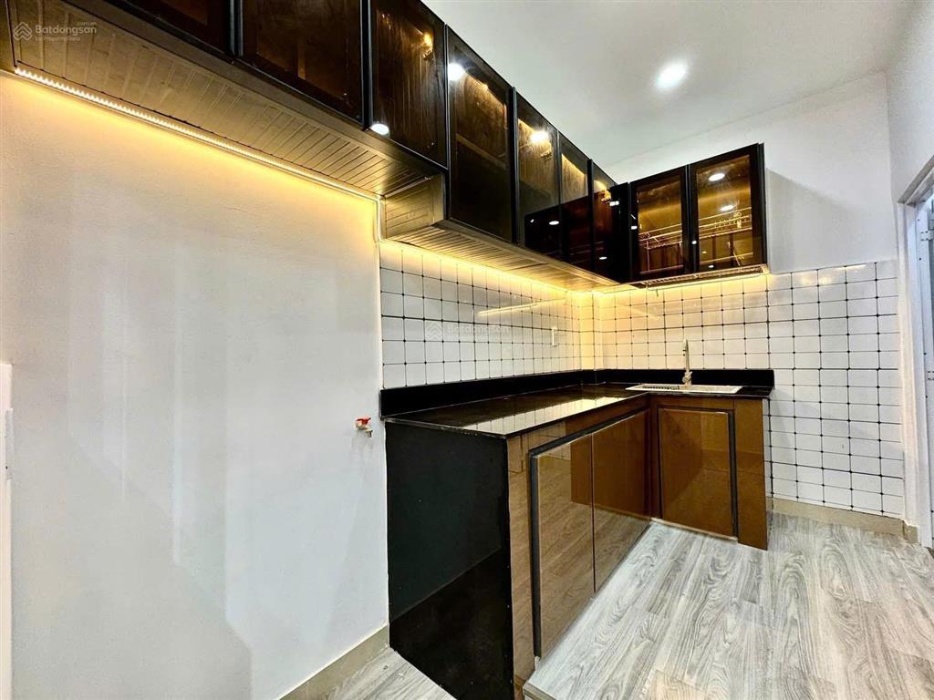 Bán nhà gần mt tạ quang bửu 100m2 có dòng tiền 8tr/th shr