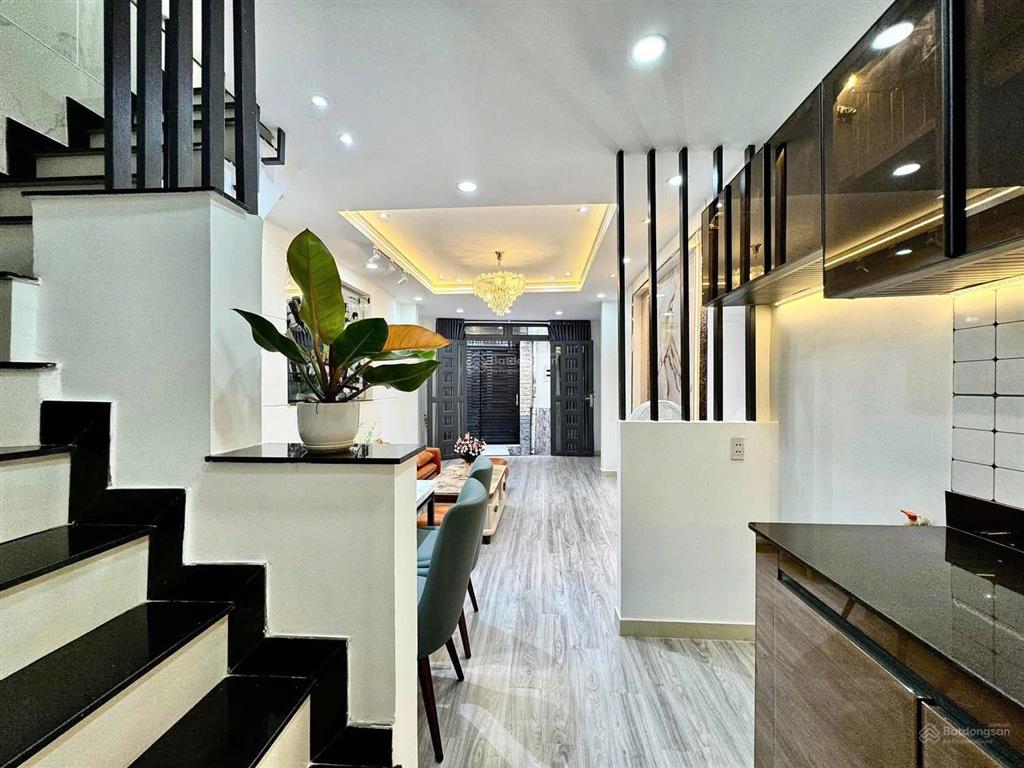 Bán nhà gần mt tạ quang bửu 100m2 có dòng tiền 8tr/th shr