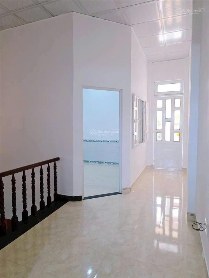 Ra đi gấp nhà ngay sát mt kênh tân hóa dt 80m2/ đang cho thuê 9tr/th shr