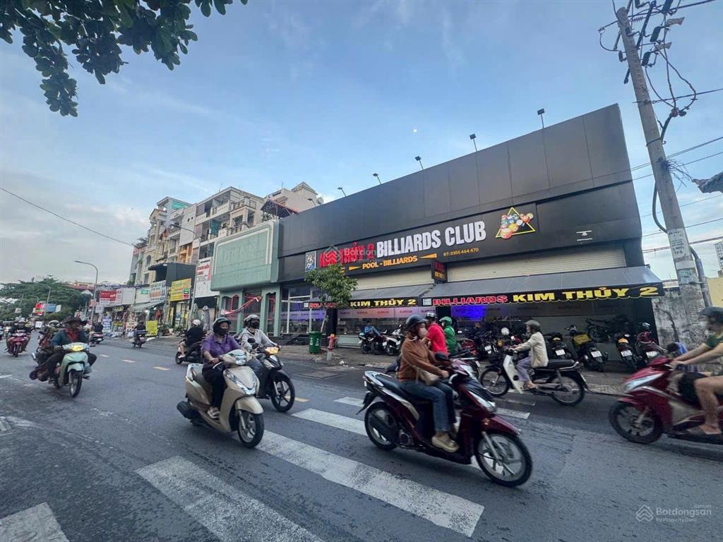 Siêu dòng tiền mt phan đăng lưu, 10m x 30m, xd hầm 10 tầng, khai tác 350tr/tháng, giá chỉ 108 tỷ